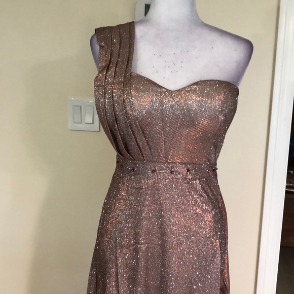 Gold glitter high slit gown - Picture 4 of 8